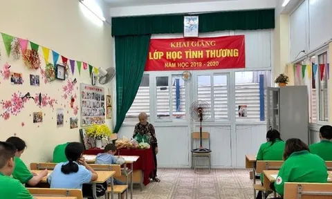 Bà giáo già 22 năm mở lớp học tình thương, dạy miễn phí cho trẻ khuyết tật